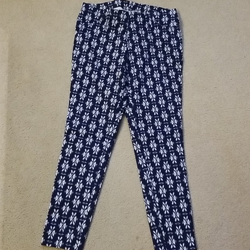 Time and Tru Capri Pants